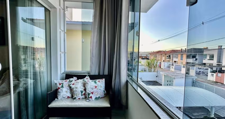 Apartamento a venda com 2 quartos sendo 1 suíte, 2 banheiros e 1 vaga de garagem.