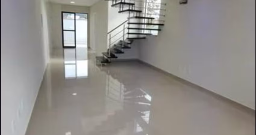 Casa a venda com 2 quartos sndo 2 suítes, 2 banheiros e 2 vagas de garagem.
