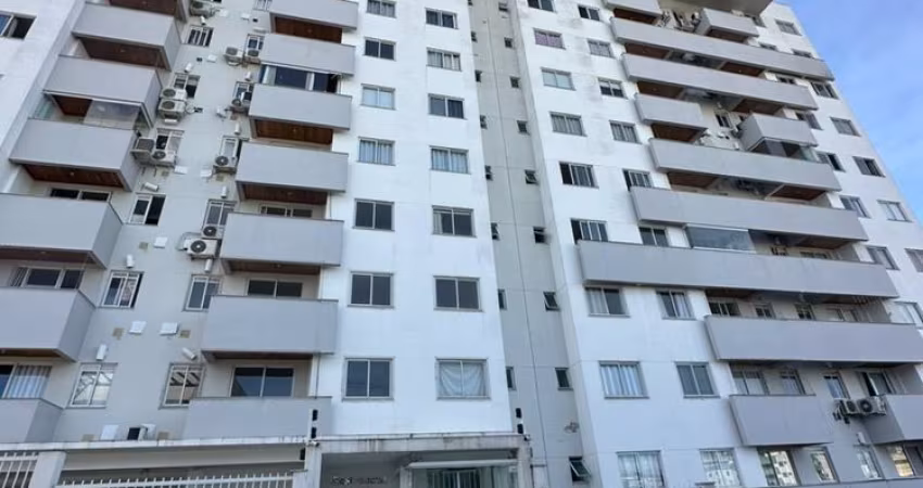Apartamento a venda com 2 quartos sendo 1 suíte, 2 banheiros e 1 vaga de garagem.