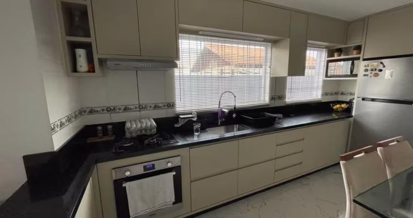Apartamento a venda com 2 quartos, 1 banheiro e 1 vaga de garagem.