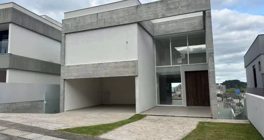 Casa 3 suítes, piscina com borda na pedra branca, palhoça/sc