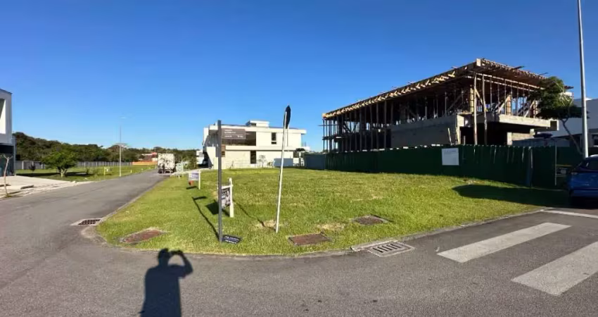 Terreno com 300m2 no condomínio reserva da pedra, palhoça/sc