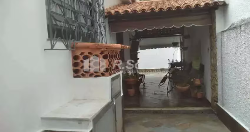Casa com 2 quartos à venda na Rua Arcozelo, Vila Valqueire, Rio de Janeiro