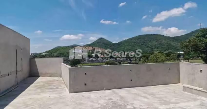 Casa em condomínio fechado com 4 quartos à venda na Avenida Carlos Pontes, Jardim Sulacap, Rio de Janeiro