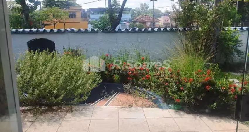 Prédio com 6 salas à venda na Avenida Alberico Dinis, Jardim Sulacap, Rio de Janeiro