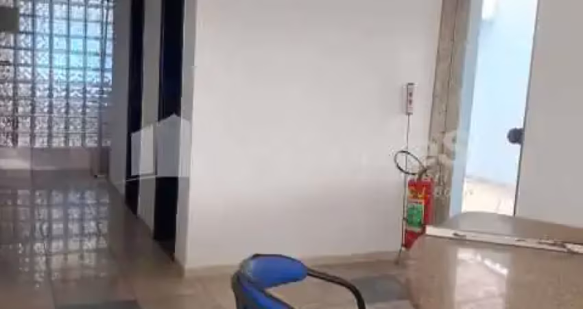 Prédio com 6 salas para alugar na Avenida Alberico Dinis, Jardim Sulacap, Rio de Janeiro