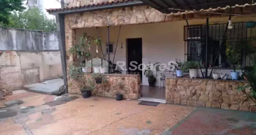 Casa com 2 quartos à venda na Rua Quiririm, Vila Valqueire, Rio de Janeiro