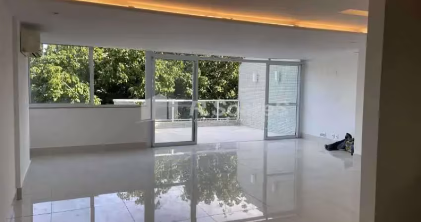 Apartamento com 4 quartos para alugar na Rua Georgina de Albuquerque, Barra da Tijuca, Rio de Janeiro
