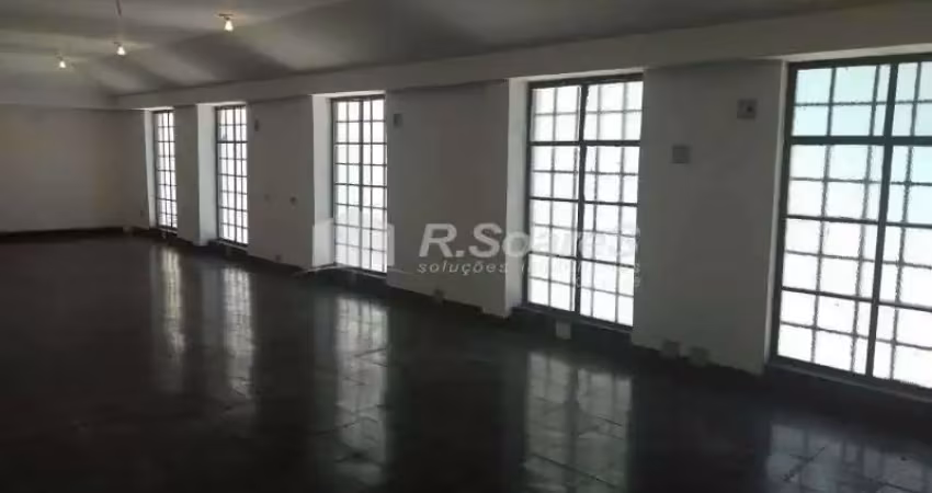 Prédio com 3 salas para alugar na Rua São João Batista, Botafogo, Rio de Janeiro