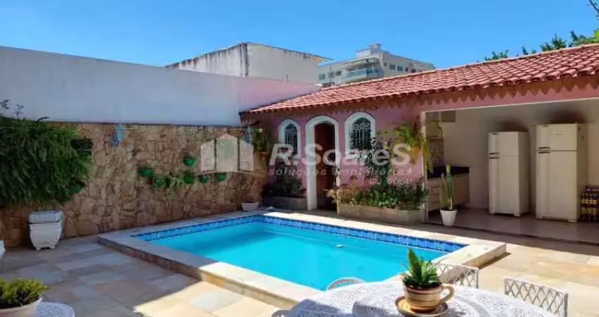 Casa em condomínio fechado com 4 quartos à venda na Rua Rui Mafra, Vila Valqueire, Rio de Janeiro