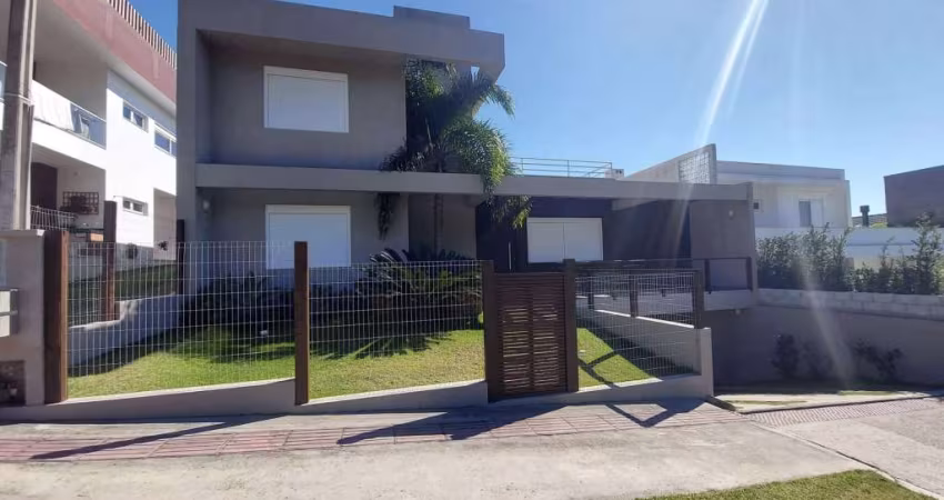 Casa com piscina Centro de Garopaba SC