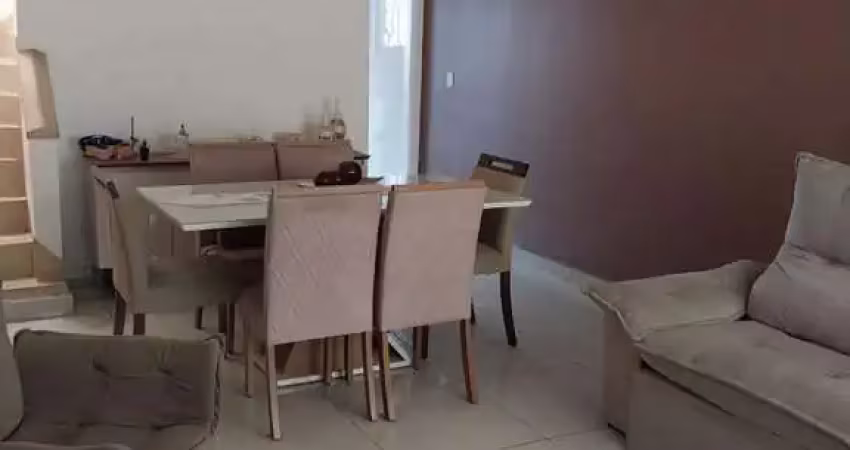 Imperdível! Casa à venda em São Paulo-SP, Bortolândia: 2 quartos, 2 banheiros, 2 vagas, 150m². Sobrado com sala, cozinha, churrasqueira e mais!