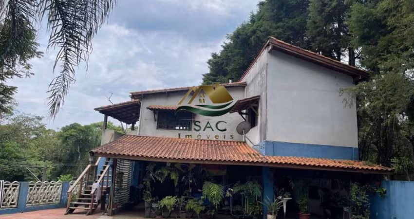 Excelente chácara na serra, provida de uma linda vista panorâmica !!