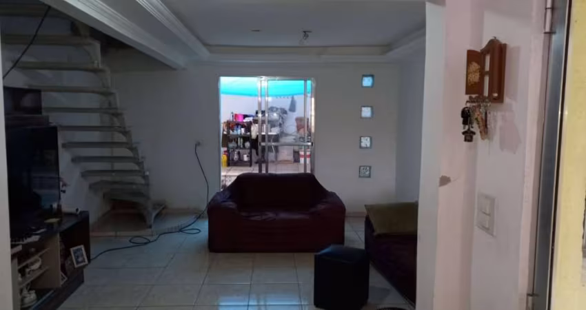 Casa com 3  dormitorios e 1 vagas em Guaianazes