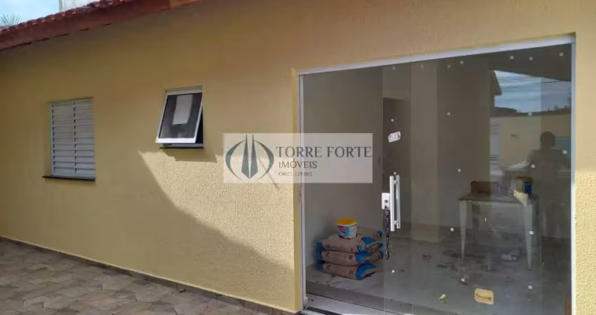 Linda casa na praia de 2 dormitórios  2 vagas 1 suíte com piscina
