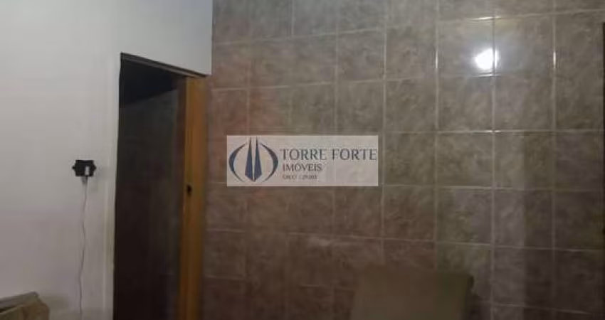 Casa 4 dormitórios 2 banheiros e 2 vagas na Vila Ivone