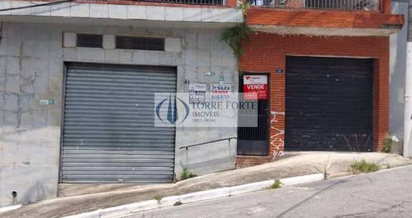 Casa antiga com 2 dormitorios 1 suite 2 vagas no Parque São Lucas.