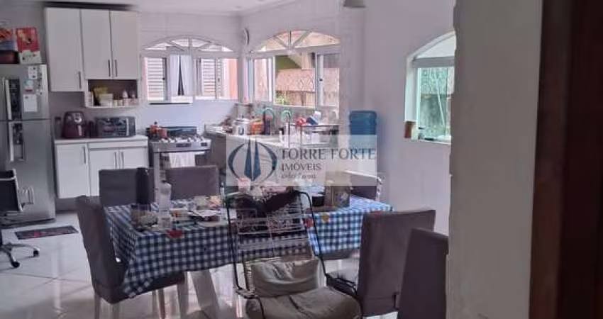 Lindo Sobrado 3 dormitórios, 3 suítes, 6 vagas e uma edícula nos fundos