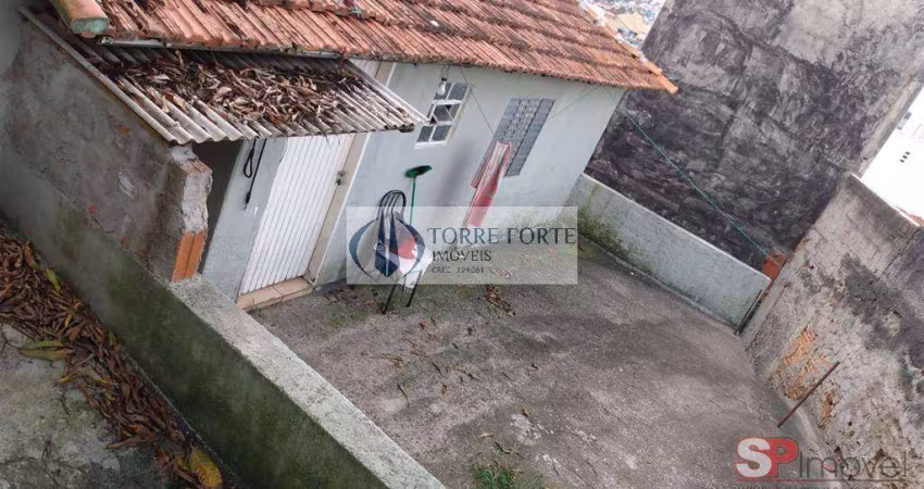 Terreno com casa construida com 350 metros no Parque do Carmo.