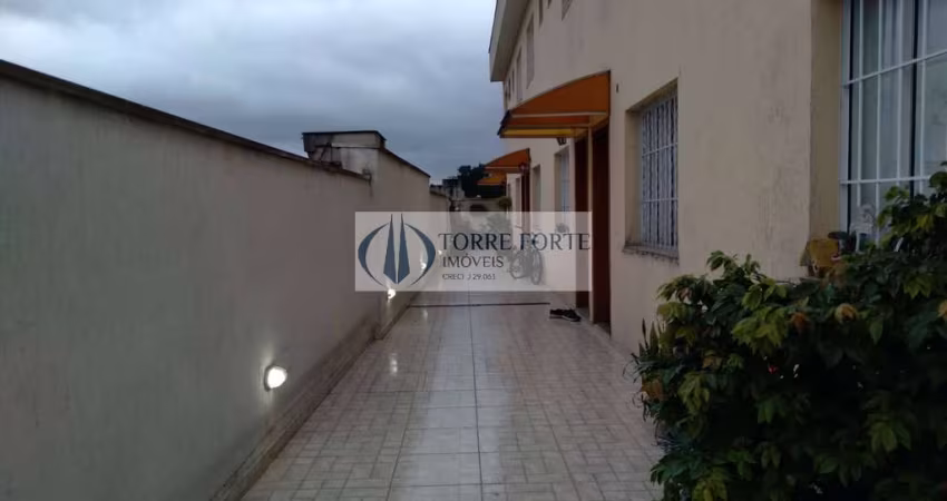 Casa em Condominio com 2 suites 1 vaga de garagem na Vila Ema.