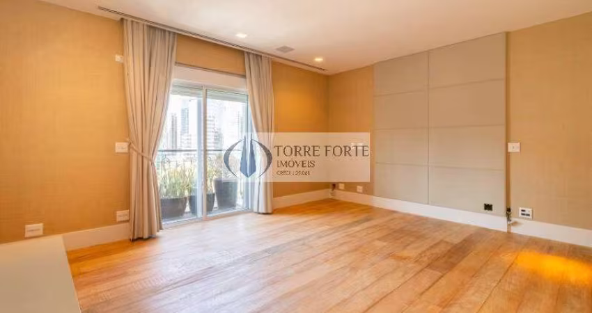 Lindo apartamento com 2 dormitórios, sacada e 6 vagas no Itaim Bibi