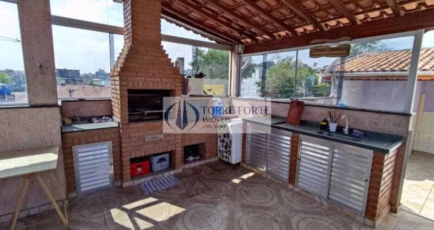 Linda casa com 3 dormitórios, varanda, terraço e 2 vagas no Jardim Soraia