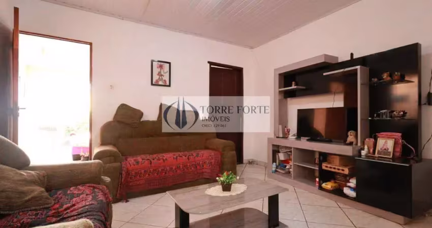 Ótima casa , 3 dormitorios,1 suíte , 2 vagas com uma edícula nos fundos