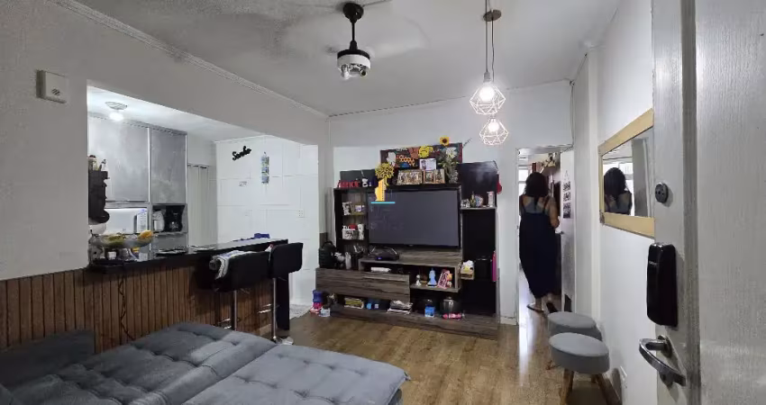 José menino – venda – sala living 49 au-  dividida  em um dorm – próximo à praia – elevador - 1 vg