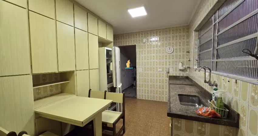 Gonzaga – locação –sobrado 3 dorm – 180au – 100 metros do mar