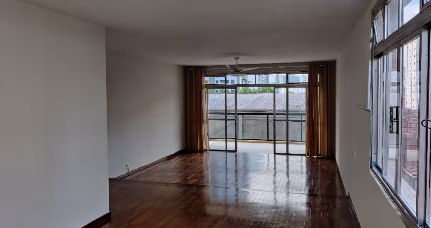 Gonzaga locação Fantástico 4 dormitorios a poucos metros do mar