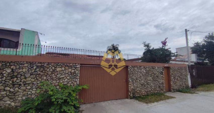 Casa com 6 dormitórios para alugar, 270 m² por R$ 6.000/mês