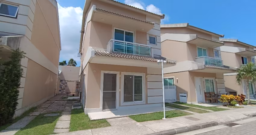 Casa triplex de condomínio em Vargem Grande