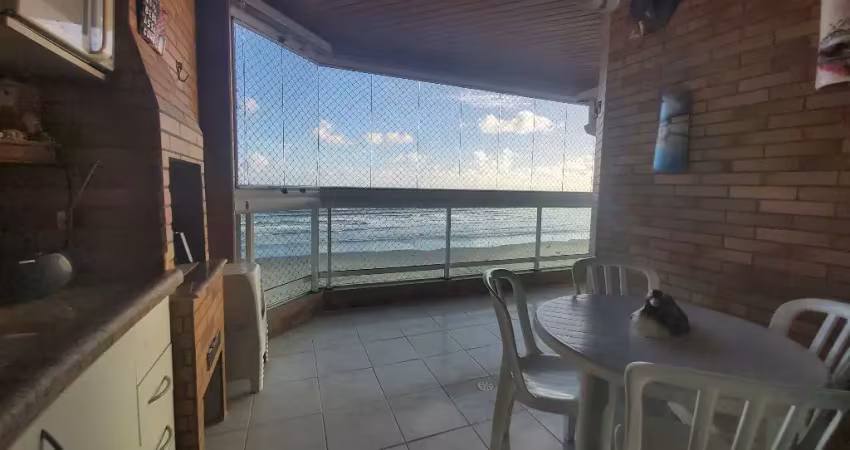 Deslumbrante ap 100% frente mar varanda gourmet churrasqueira a carvão. 2 vagas