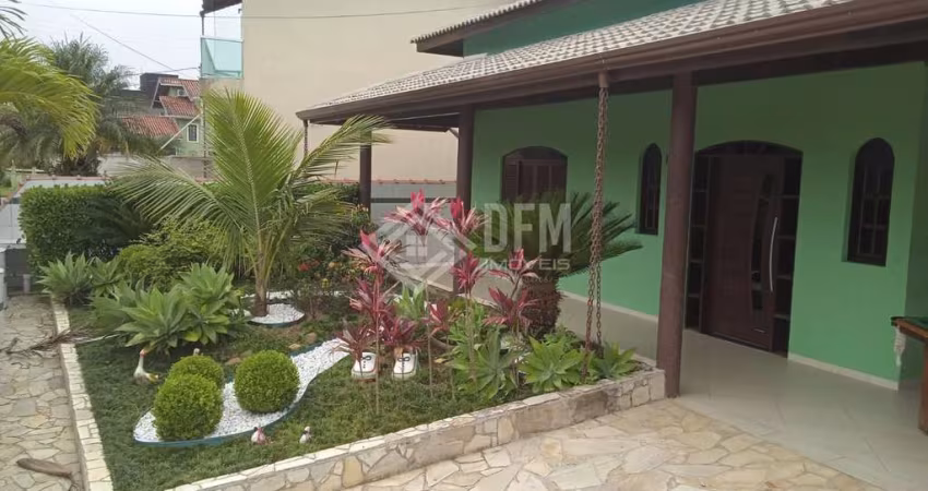 Morada da Praia - Casa de praia à venda com todos os utensílios e móveis inclusos, no condomínio Morada da Praia, em Boracéia, Bertioga com acomodação para 15 pessoas e 3 quartos com ar condicionado