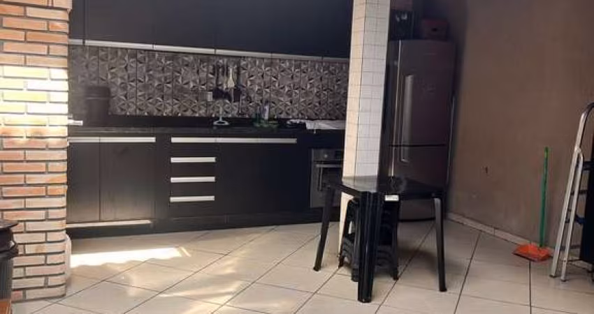 Sobrado à venda no bairro Vila Nova Cintra em Mogi das Cruzes, SP, 127 mt², com 3 dormitórios, sendo 1 suíte