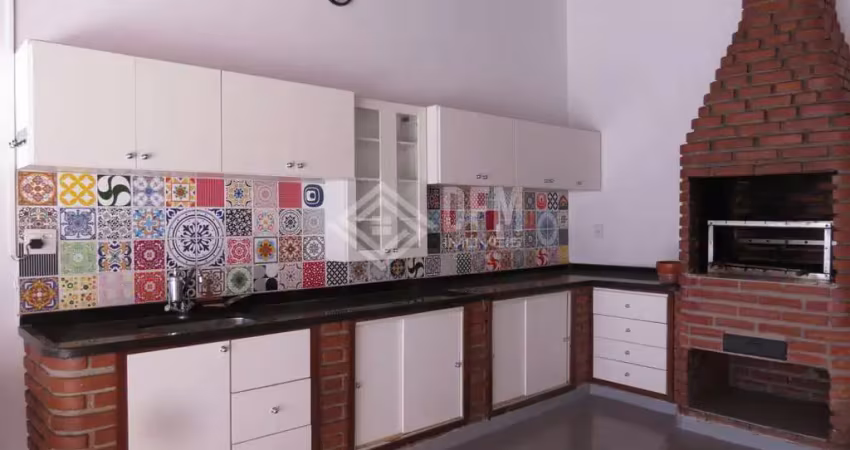 Casa Sobrado à venda no bairro Alto Ipiranga em Mogi das Cruzes, com 3 dormitórios e amplo espaço gourmet.