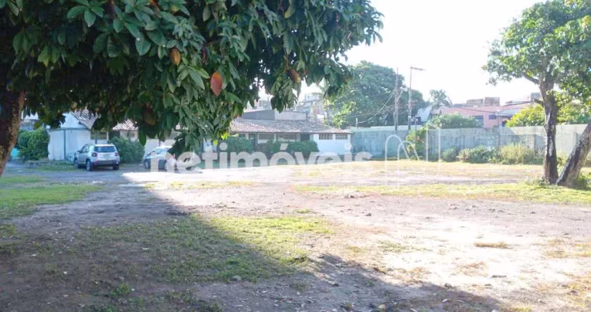 Terreno à venda na Rua Marquês de Queluz, 22, Pituaçu, Salvador