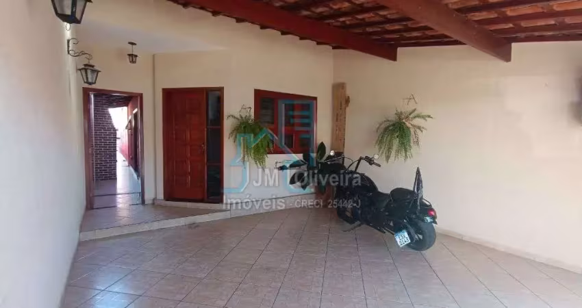 Casa a venda em Itapetininga, terreno grande e plano.