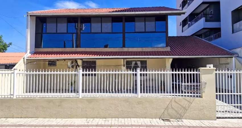 Excelente Sobrado Averbado no Bairro Gravatá em Navegantes!!