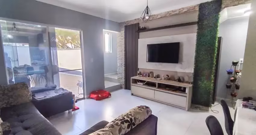 Sobrado geminado com 2 suítes na meia praia - semimobiliado