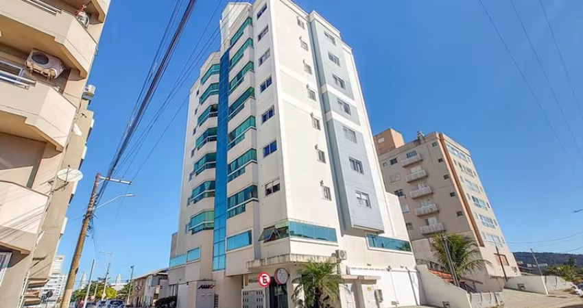 APARTAMENTO IMPECÁVEL MOBILIADO A 400 METROS DO MAR.
