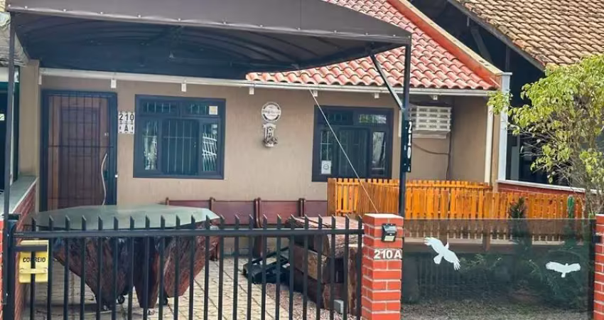 CASA GEMINADA COM 02 DORMITÓRIOS, AVERBADA - NO BAIRRO ITACOLOMI EM BALNEÁRIO PIÇARRAS!!