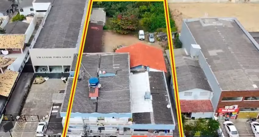 Terreno com edificação residencial e comercial na avenida central de navegantes