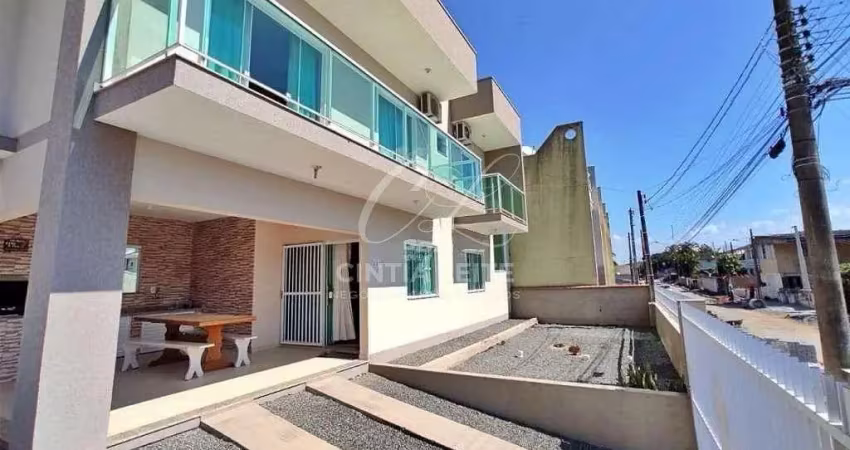 Sobrado no centro de balneário piçarras- sc- a 450 metros da praia