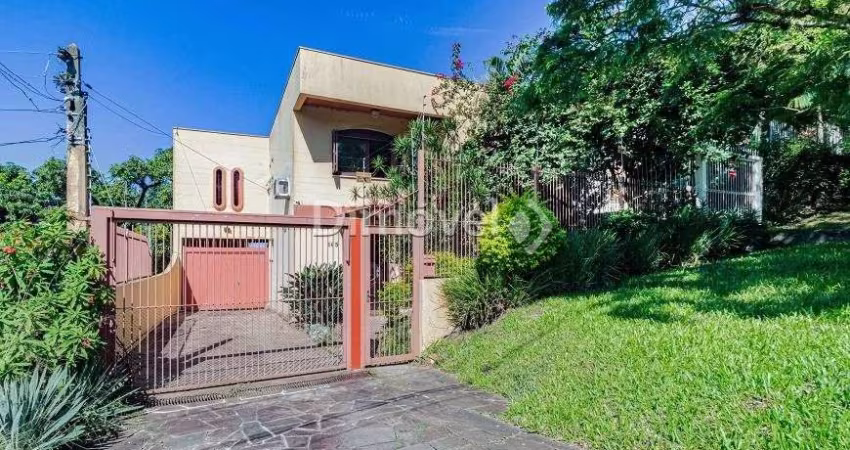 Casa com 4 quartos à venda na Avenida Capivari, 165, Cristal, Porto Alegre
