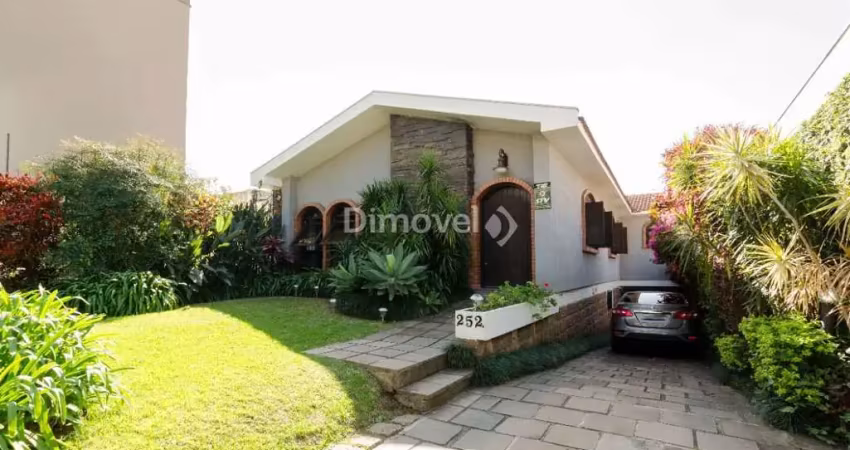 Casa com 3 quartos à venda na Rua Inhanduí, 252, Cristal, Porto Alegre