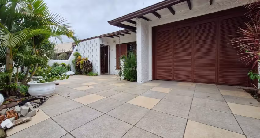 Casa com 3 quartos à venda na Rua Gaurama, 321, Cavalhada, Porto Alegre