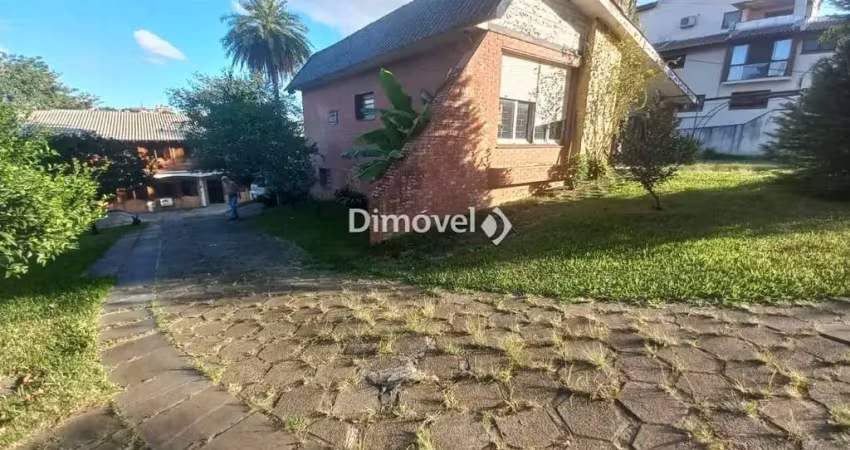 Casa com 3 quartos à venda na Rua Pinaré, 273, Vila Assunção, Porto Alegre