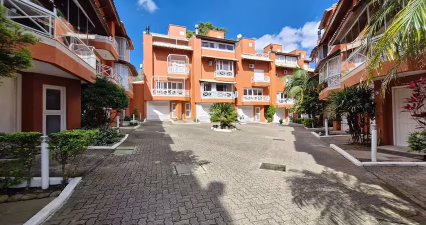 Casa em condomínio fechado com 3 quartos à venda na Avenida Guaíba, 4400, Vila Assunção, Porto Alegre