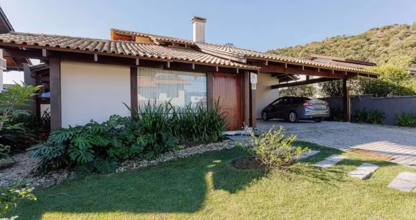 Casa com 3 quartos à venda na Rua São Carlos, 345, Iririú, Joinville